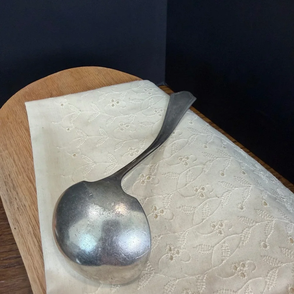 Oneida Community Ariel Heather Silverplate Gravy Ladle Vintage Floral 6‎ Inch